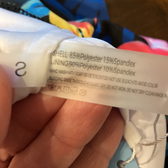 NWT One shoulder, one piece Hawaiian print Size S ruffled top swimsuit - Picture 5 of 6